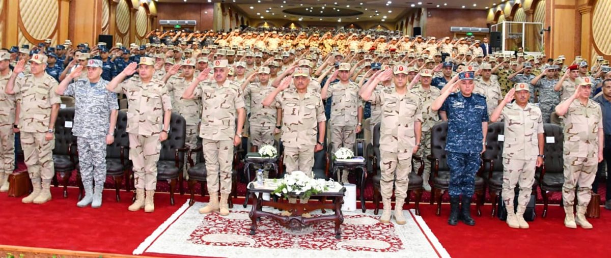 وزير الدفاع يلتقى عددًا من مقاتلي المنطقة الشمالية العسكرية