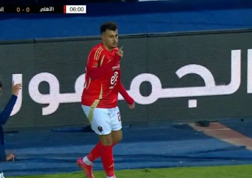 عمر الساعي بقميص الأهلي