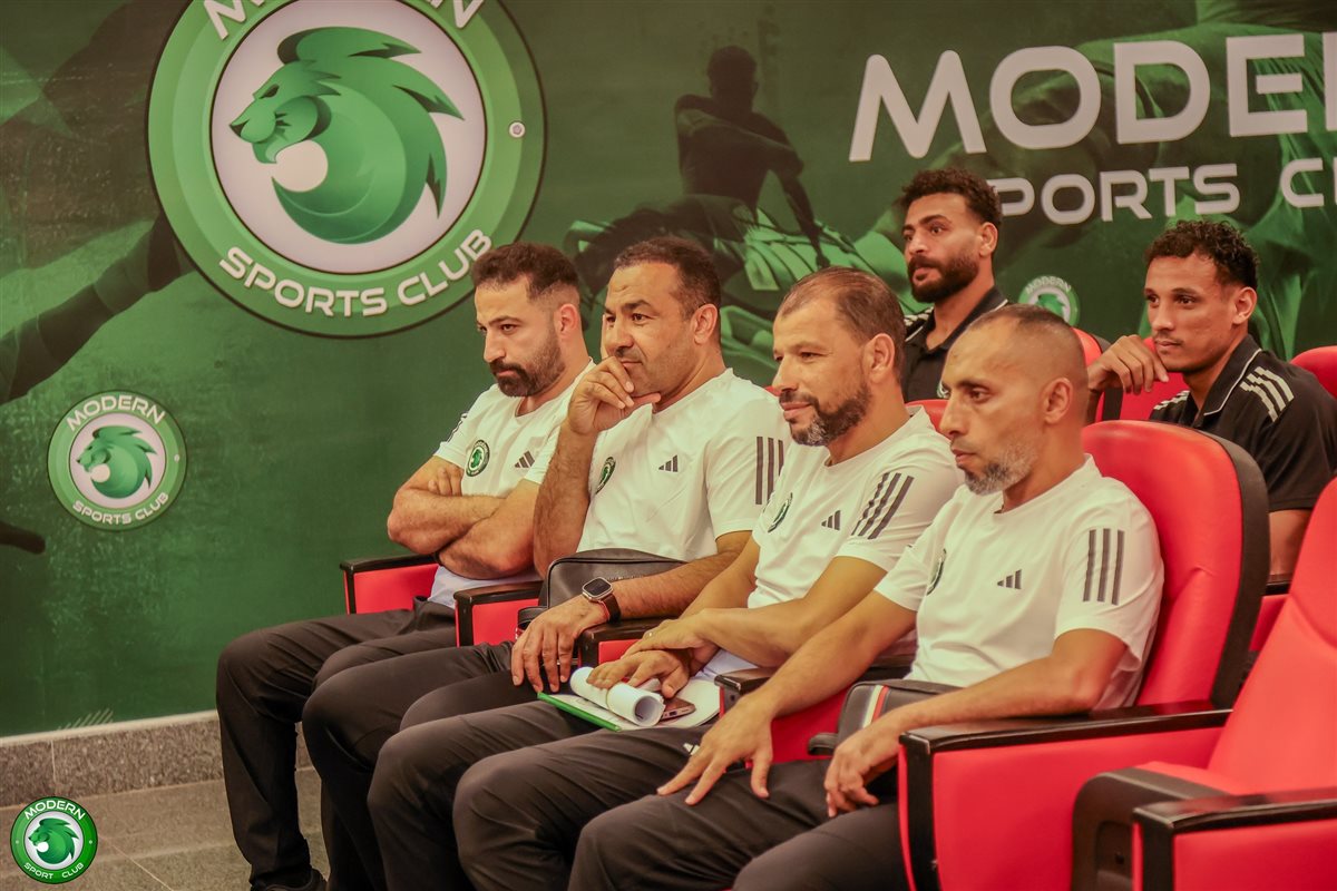 وليد دعبس يعقد جلسة مع لاعبي مودرن سبورت