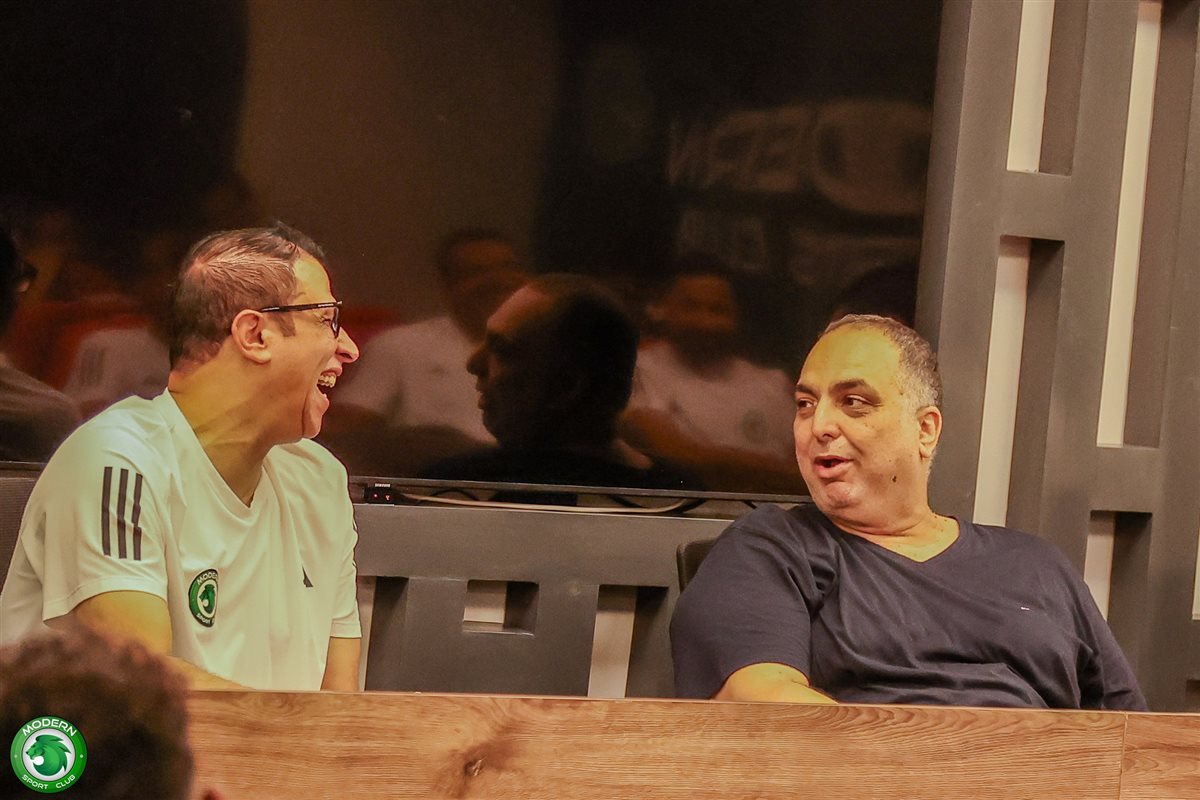 وليد دعبس يعقد جلسة مع لاعبي مودرن سبورت