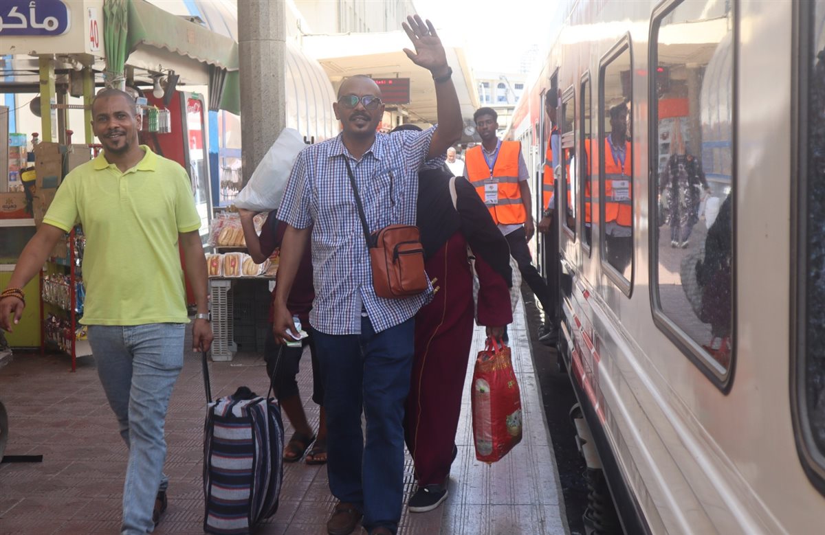 تسيير القطار السادس لتسهيل العودة الطوعية للأشقاء السودانيين