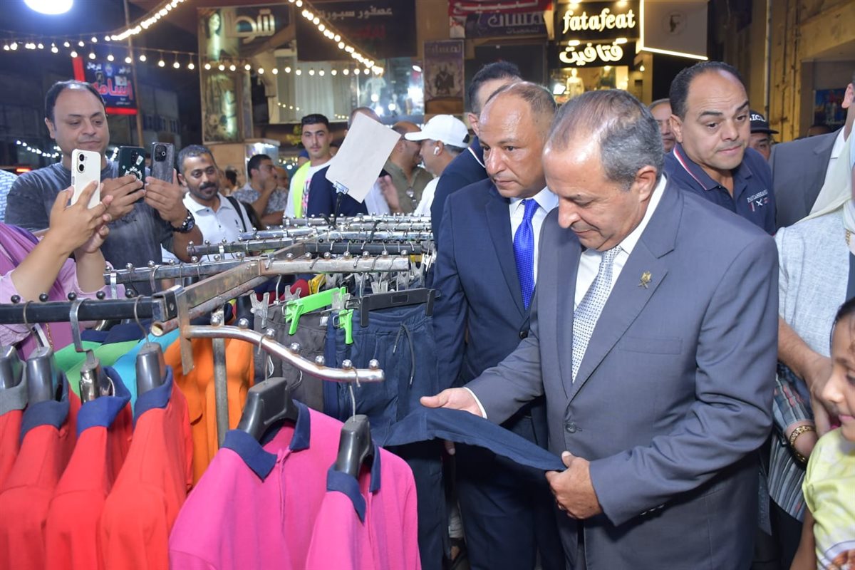 محافظ بورسعيد يفتتح أول معرض للأدوات المدرسية في مصر