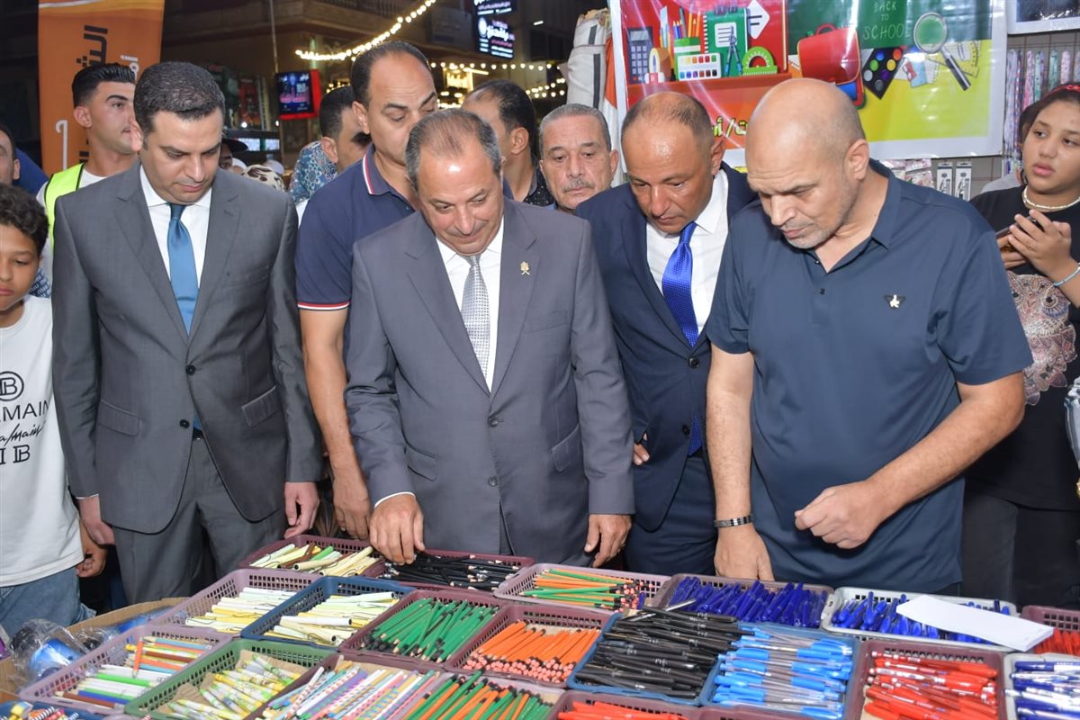 محافظ بورسعيد يفتتح أول معرض للأدوات المدرسية في مصر