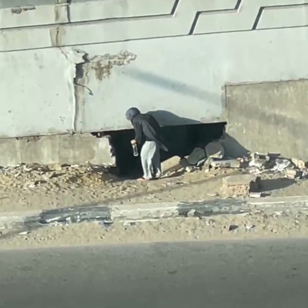 الأمن يفحص وكر تسول وتجارة ممنوعات بداخله رجال ونساء وأطفال