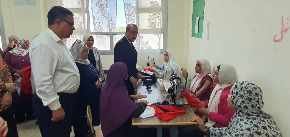 تعليم المنوفية يطلق أول وحدة منتجة لتدريب الطالبات على الخياطة بقرية صبايا العنب