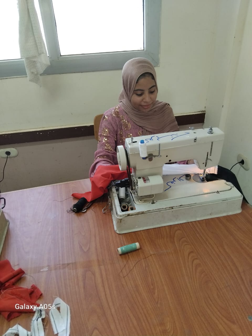 تعليم المنوفية يطلق أول وحدة منتجة لتدريب الطالبات على الخياطة بقرية صبايا العنب