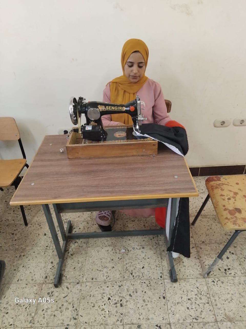 تعليم المنوفية يطلق أول وحدة منتجة لتدريب الطالبات على الخياطة بقرية صبايا العنب