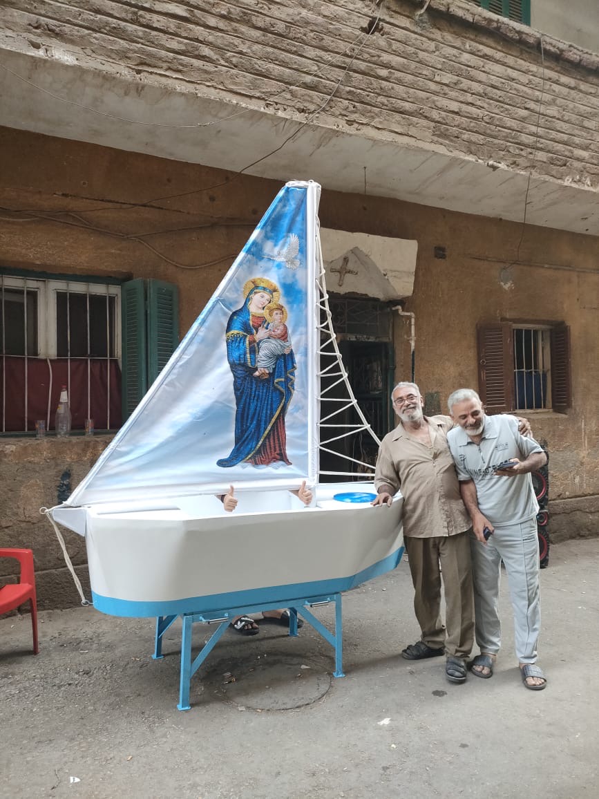 مواطن أقصري يصمم مركب لدورة العدرا