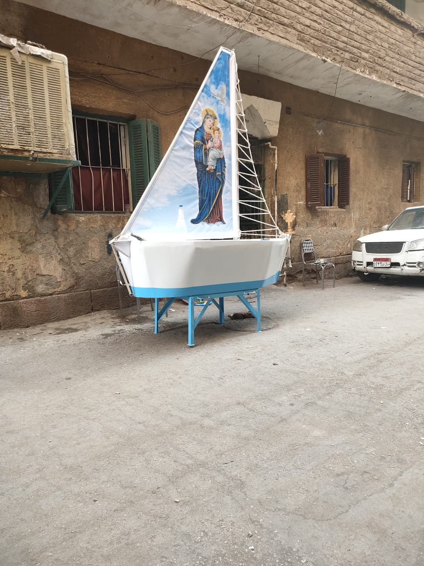 مواطن أقصري يصمم مركب لدورة العدرا