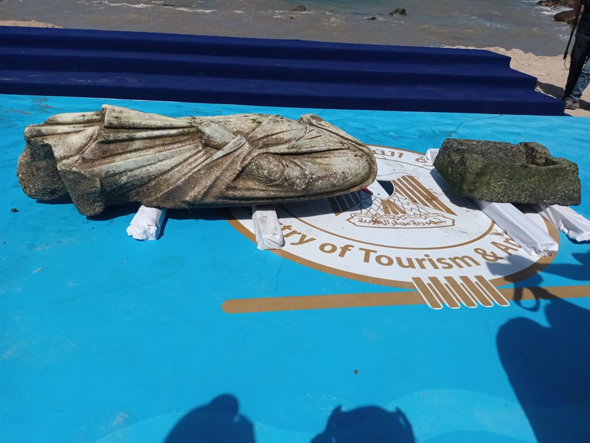 انتشال 4 قطع أثرية جديدة من ميناء أبو قير البحري بالإسكندرية