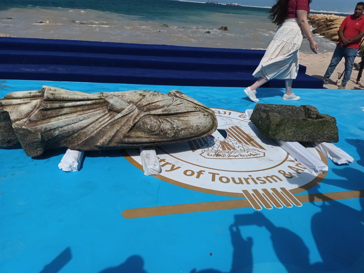 انتشال 4 قطع أثرية جديدة من ميناء أبو قير البحري بالإسكندرية