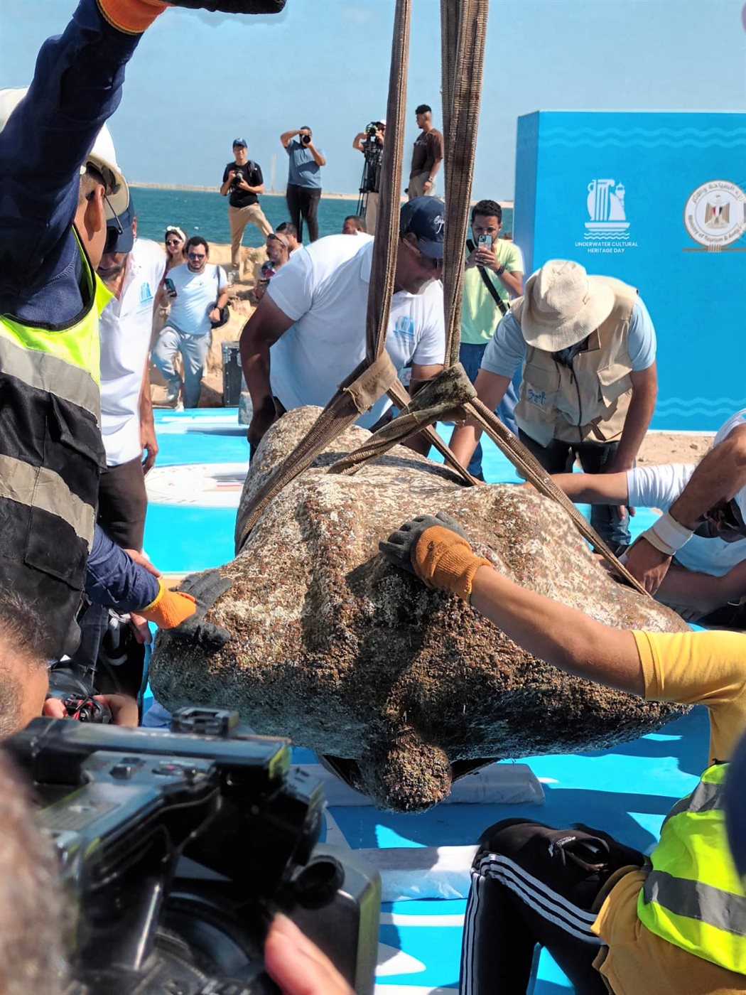 انتشال 4 قطع أثرية جديدة من ميناء أبو قير البحري بالإسكندرية