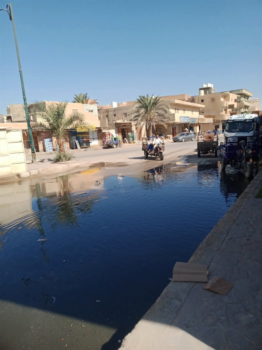 غرق شوارع سيوة بمياه الصرف الصحي