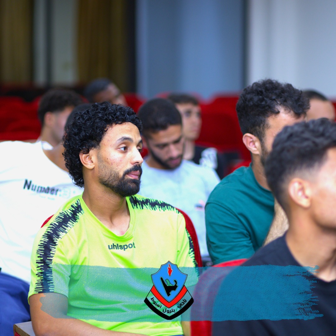 رئيس بترول أسيوط يجتمع مع اللاعبين ويؤكد ثقته في تحقيق الفوز بالدوري