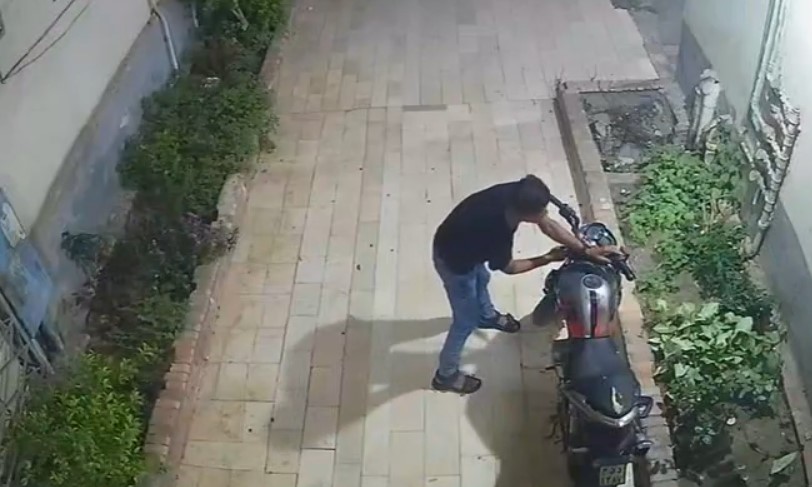 <strong>سرقة موتوسيكل في الشيخ زايد</strong>