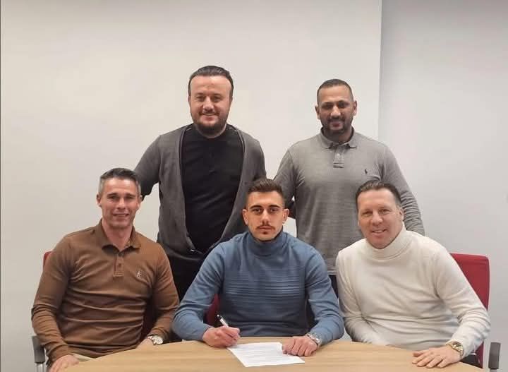 الخطيب يجتمع مع أسامة هلال لتكليفه بمنصب مدير التعاقدات بالأهلي