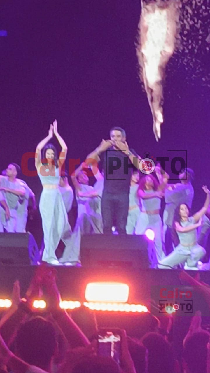 آسر ياسين وتارا عماد مفاجأة حفل ويجز بمهرجان العلمين الجديدة