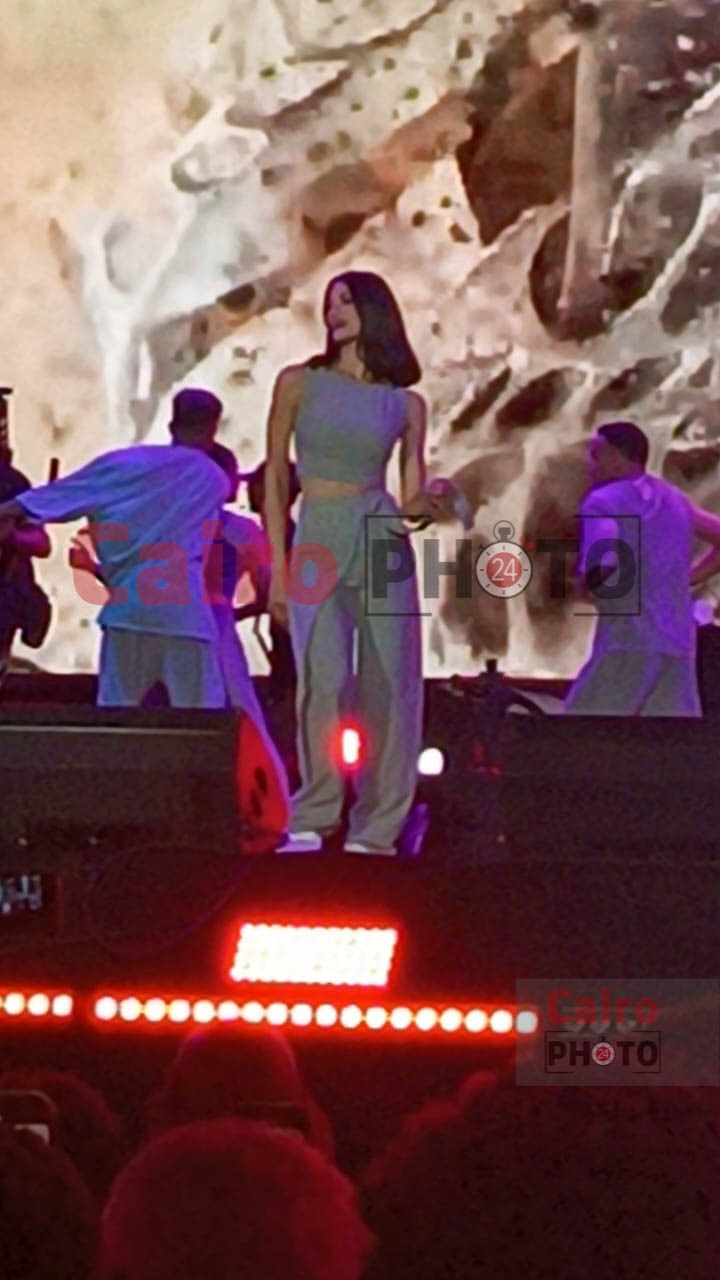 آسر ياسين وتارا عماد مفاجأة حفل ويجز بمهرجان العلمين الجديدة