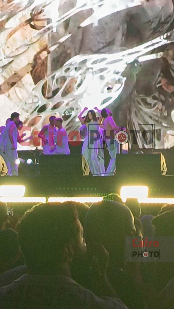 آسر ياسين وتارا عماد مفاجأة حفل ويجز بمهرجان العلمين الجديدة