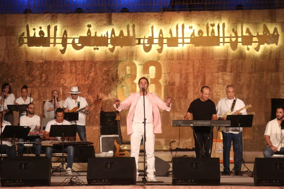 بـ موسيقى المايسترو عمرو سليم.. مدحت صالح يحيي حفلًا كامل العدد بمهرجان القلعة الدولي