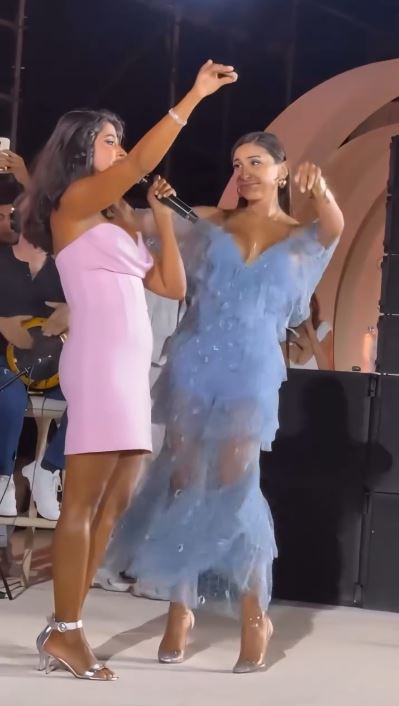 <strong>دينا الشربيني تشارك روبي الغناء </strong>