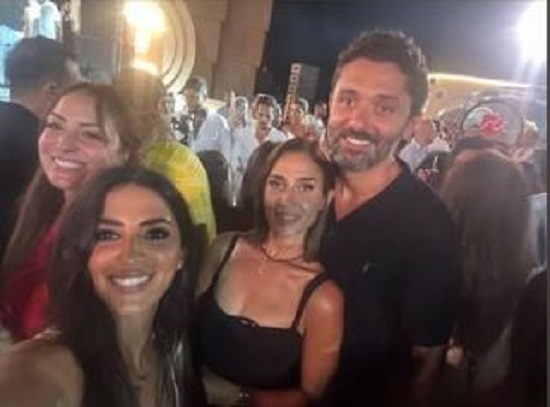 <strong>دينا الشربيني تشارك روبي الغناء  بحضور كريم عبد العزيز وزوجته </strong>