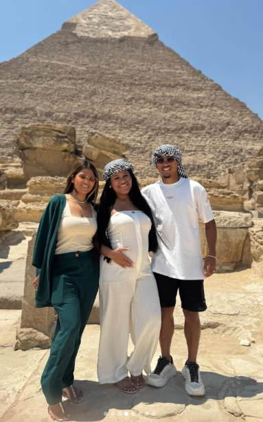 صور زيارة بيزيرا لـ الأهرامات رفقة أسرته