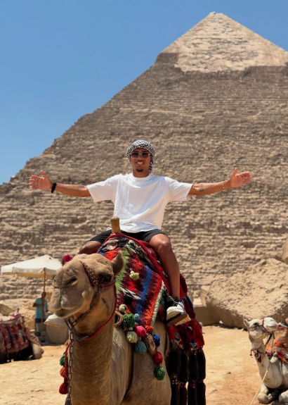 صور زيارة بيزيرا لـ الأهرامات