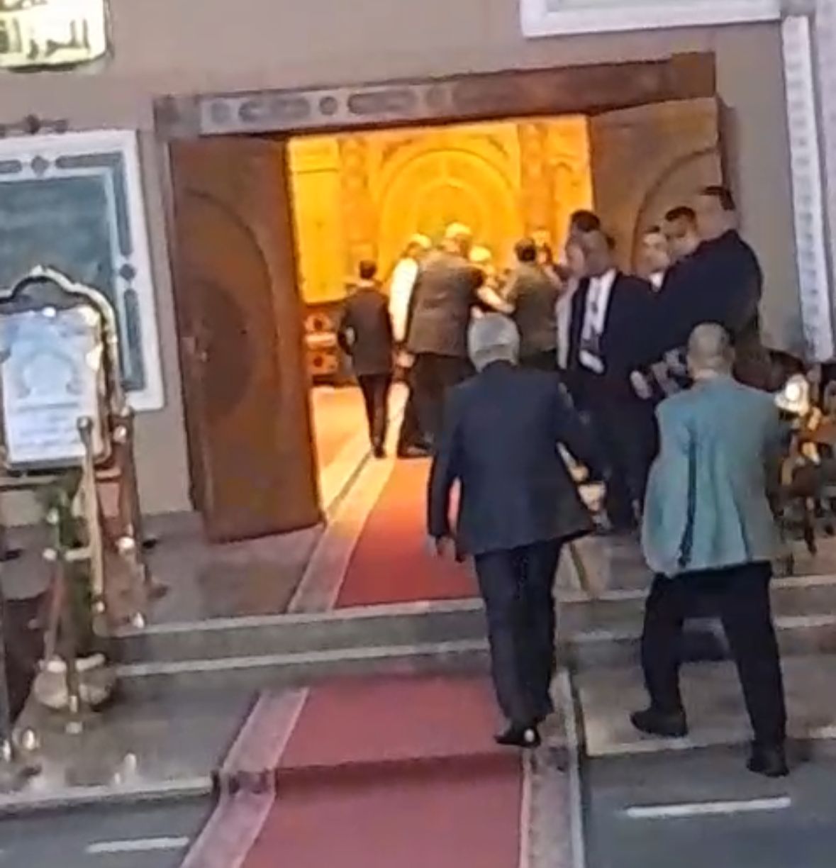 نجوم الفن في عزاء الدكتور يحيي عزمي أستاذ الإخراج السينمائي بمسجد الشرطة