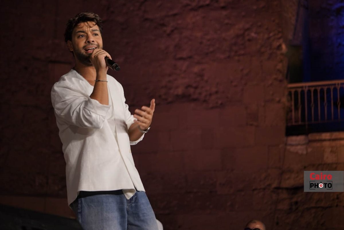 أحمد جمال يُشعل حفلة بـ ختام  فعاليات مهرجان القلعة في دورته الـ 33|صور