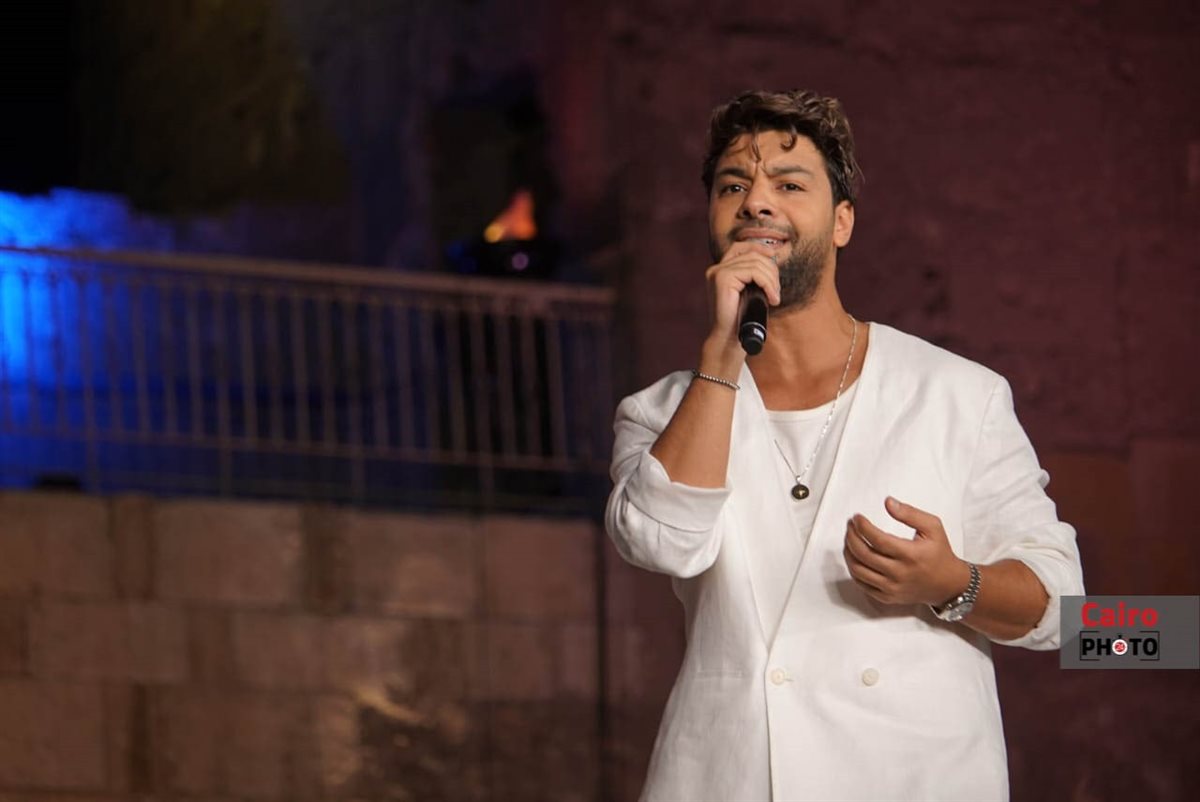 أحمد جمال يُشعل حفلة بـ ختام  فعاليات مهرجان القلعة في دورته الـ 33|صور