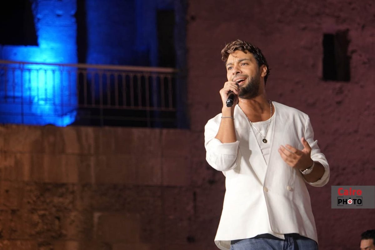 أحمد جمال يُشعل حفلة بـ ختام  فعاليات مهرجان القلعة في دورته الـ 33|صور