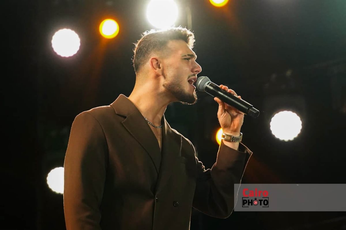 تألق النجم السوري الشامي في حفله بمهرجان مراسي “ليالي مراسي”