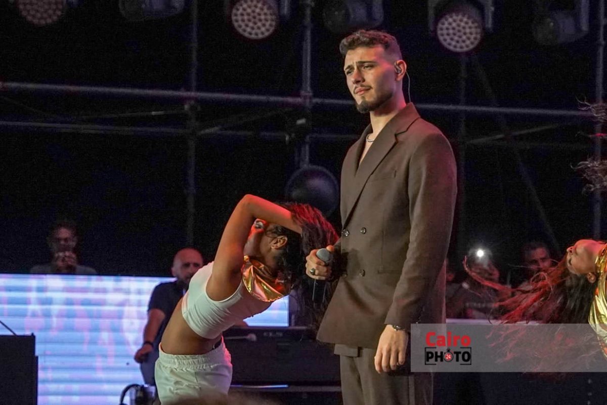 تألق النجم السوري الشامي في حفله بمهرجان مراسي “ليالي مراسي”