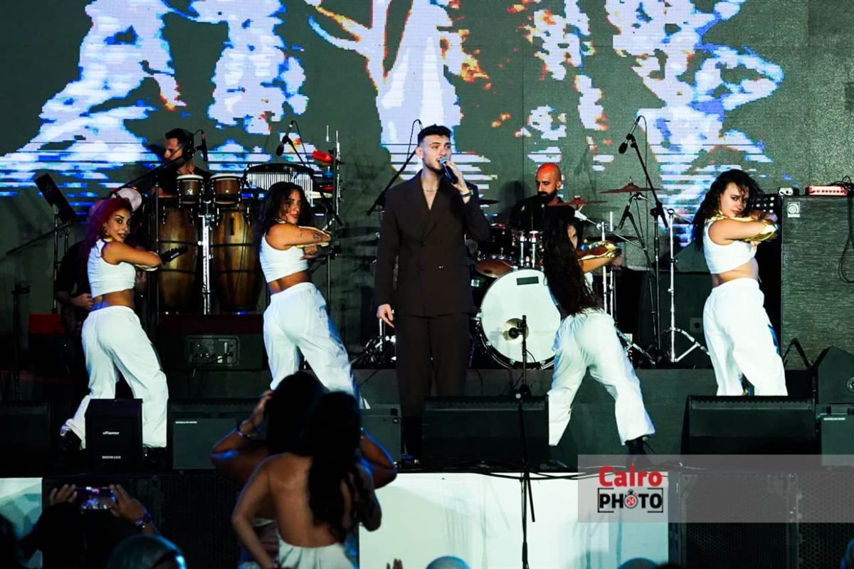 تألق النجم السوري الشامي في حفله بمهرجان مراسي “ليالي مراسي”