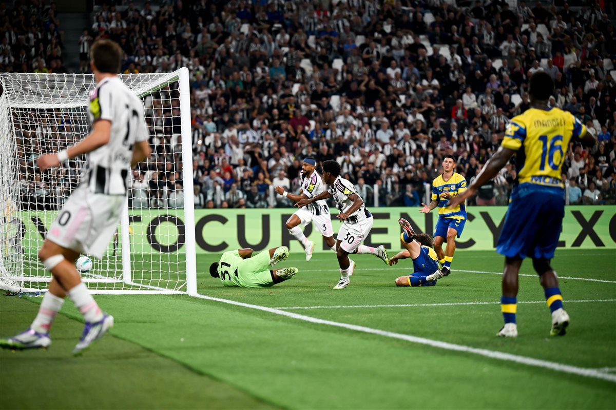 <strong>يوفنتوس يفتتح مشواره في الدوري الإيطالي بفوز على بارما</strong>