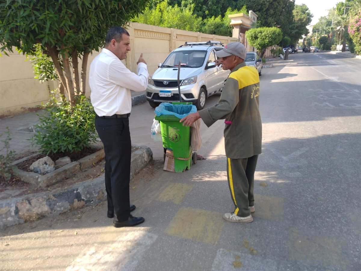 اعمال نظافة مكثفة بشوارع المدينة