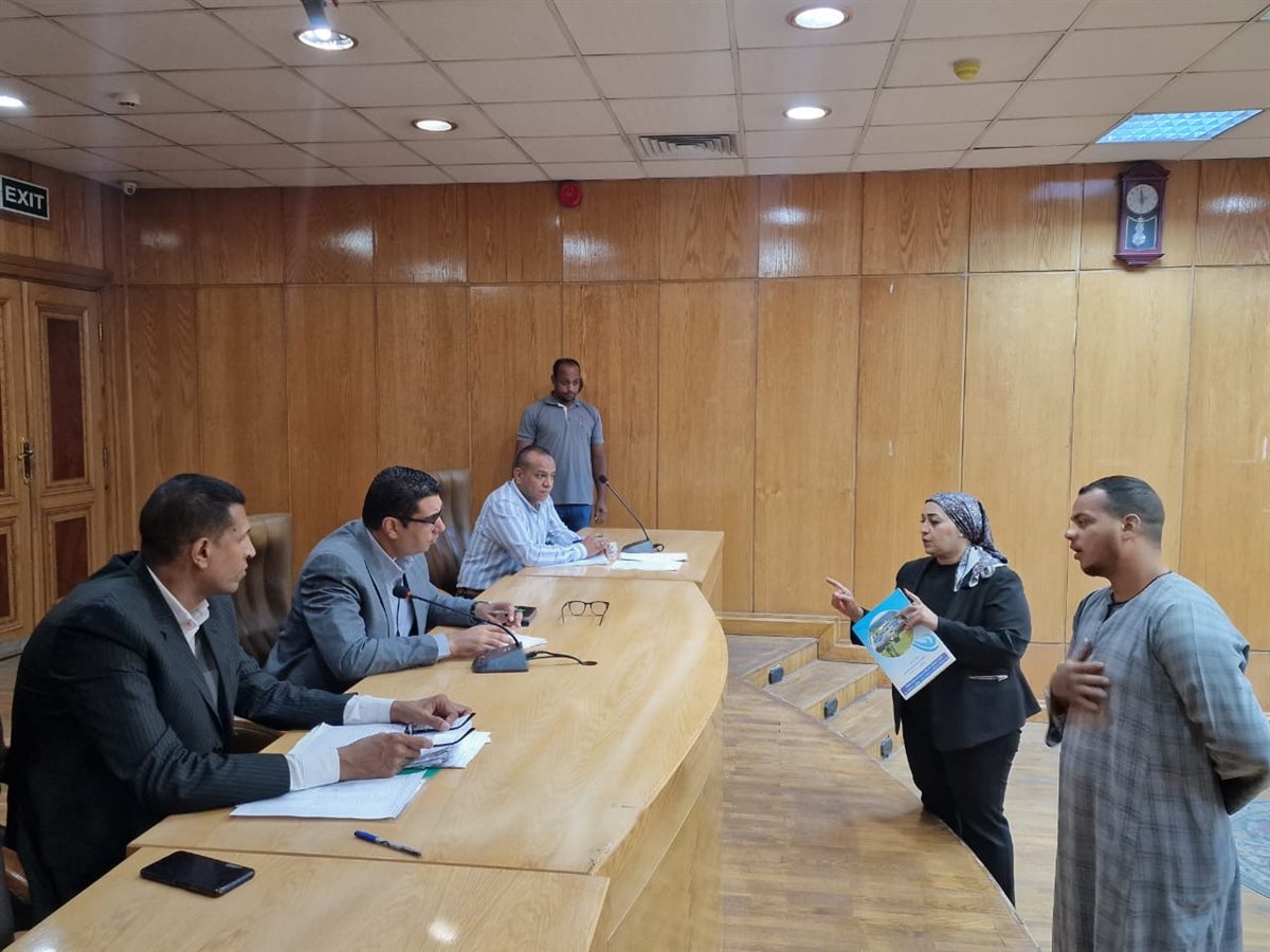 نائب محافظ الأقصر يتابع شكاوى المواطنين