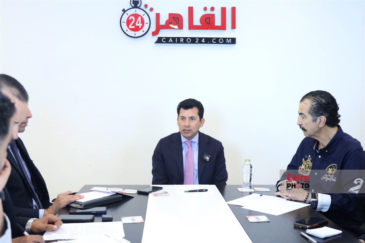 الدكتور أشرف صبحي في القاهرة 24