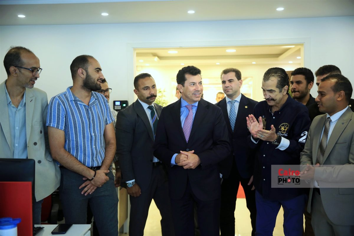 الدكتور أشرف صبحي في القاهرة 24