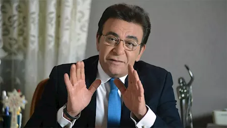 الإعلامي الراحل عاطف كامل