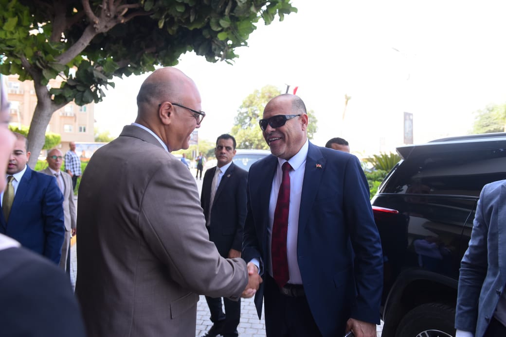 وزير العمل ومحافظ القليوبية