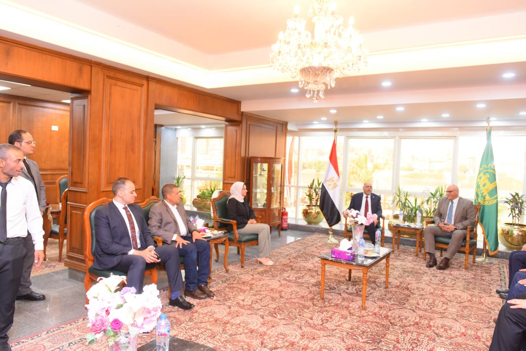 وزير العمل ومحافظ القليوبية