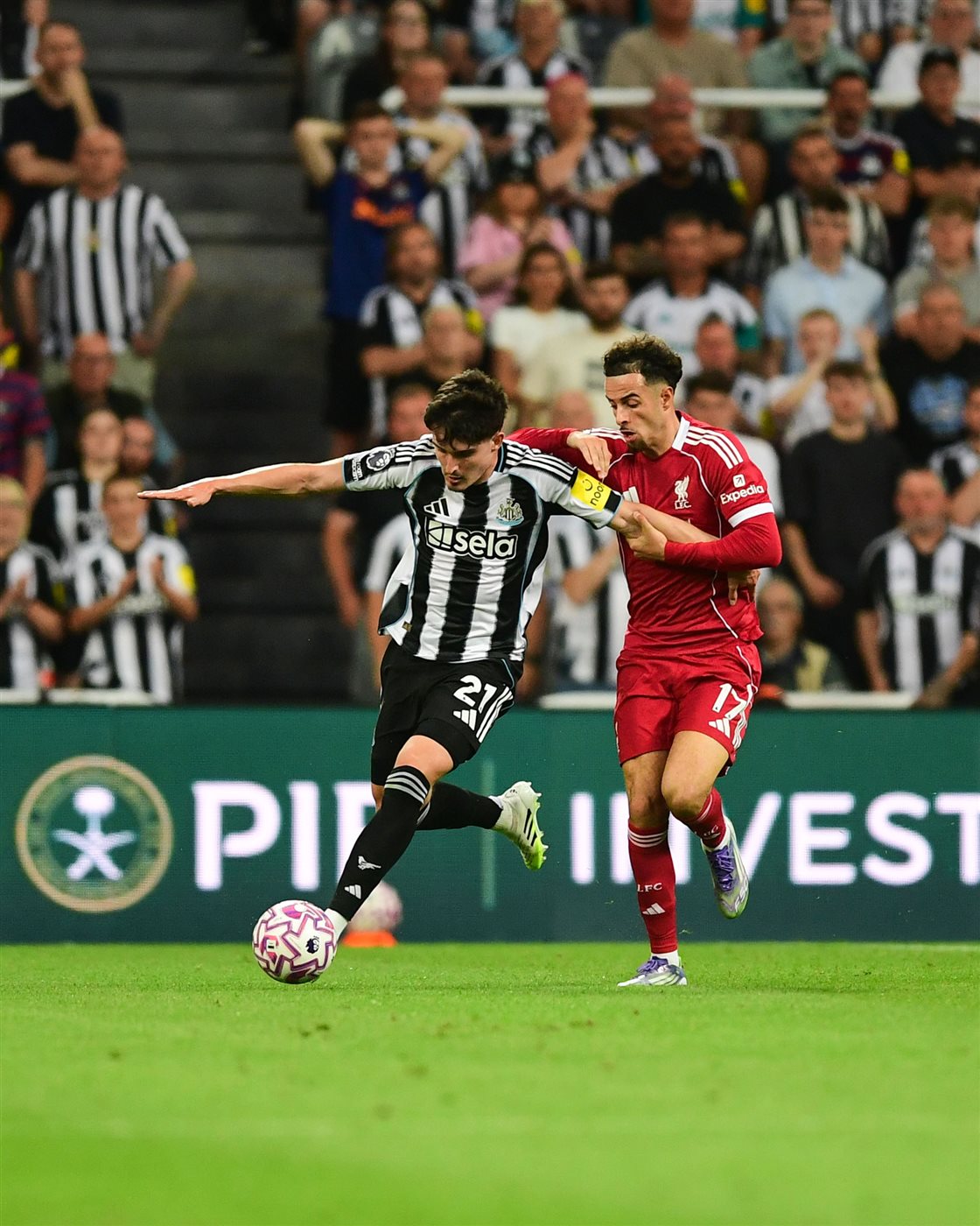 <strong>مباراة ليفربول ونيوكاسل في الدوري الإنجليزي</strong>