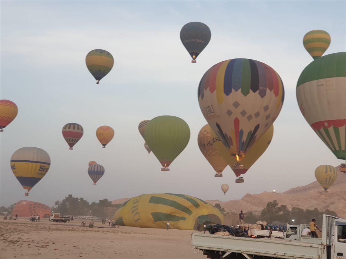 أرض مطار البالون الطائر صباح اليوم 