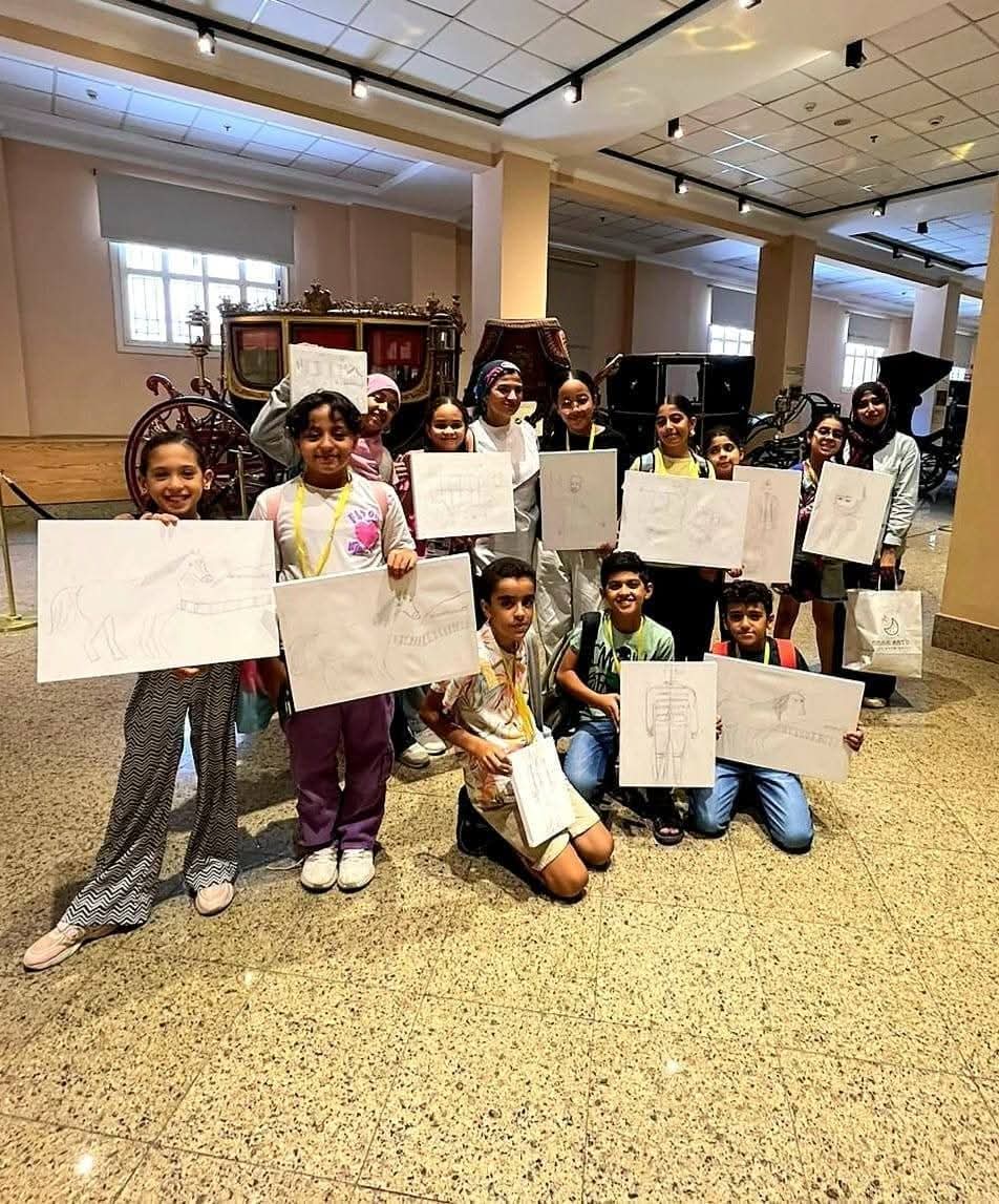 رحلة إبداعية للأطفال داخل متحف المركبات الملكية