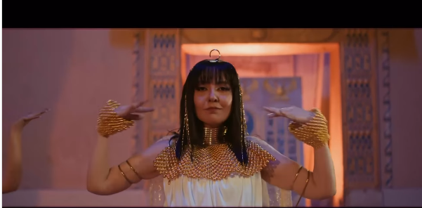 الفنانة مي كساب في أغنية هتعيشوا منغير رجالة إزاي