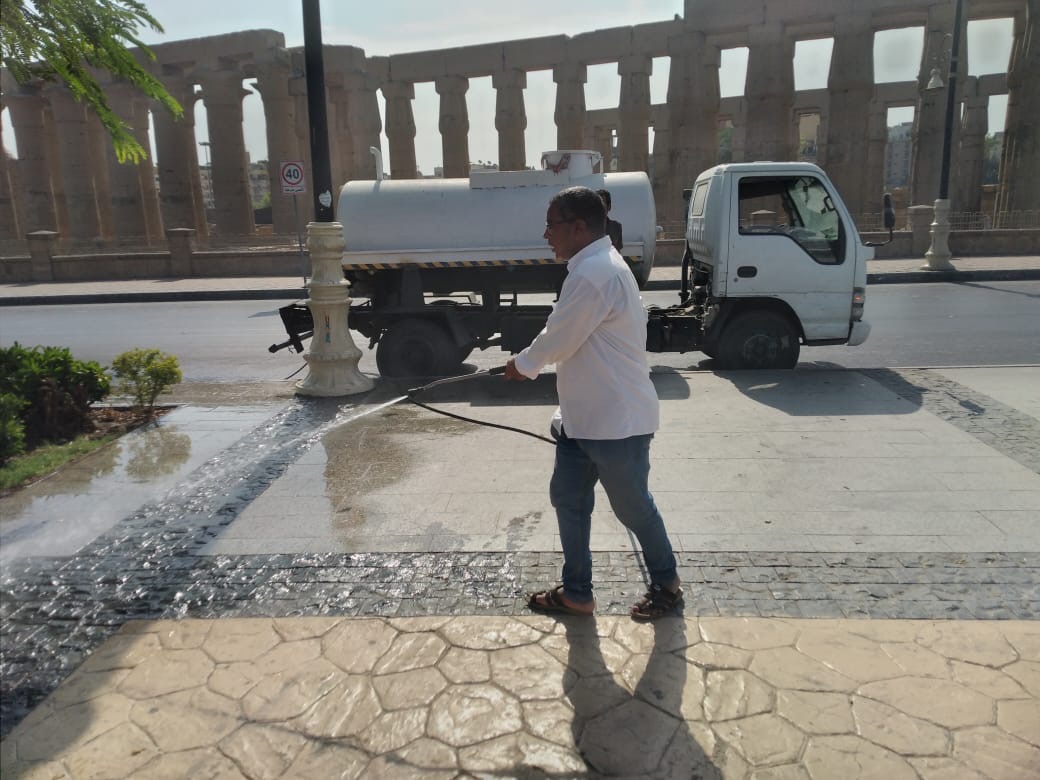 اعمال نظافة مكثفة بشوارع المدينة
