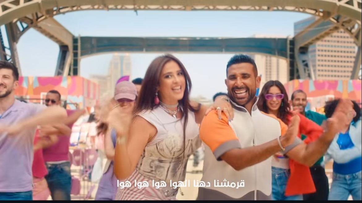 ياسمين عبد العزيز واحمد سعد في إعلان بيج شبسي