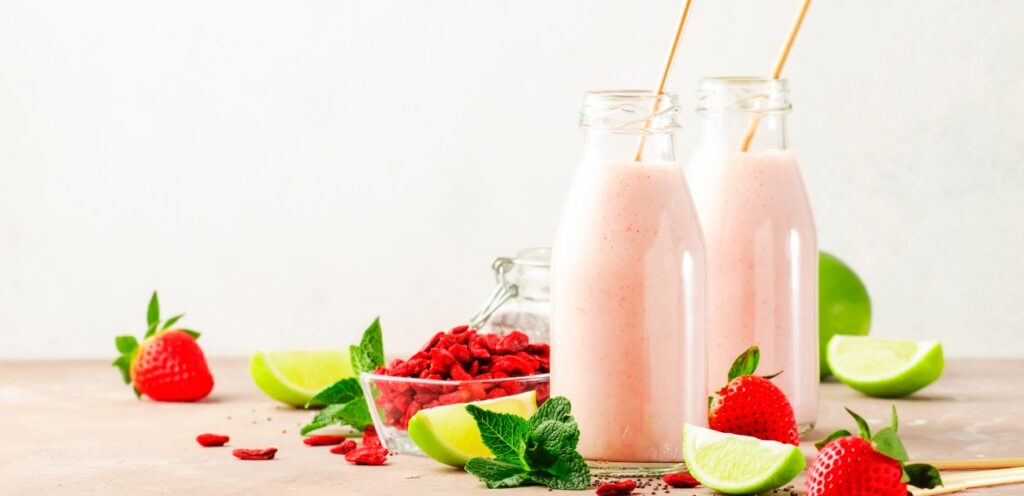 مقادير عمل عصير الفراولة الكريمي